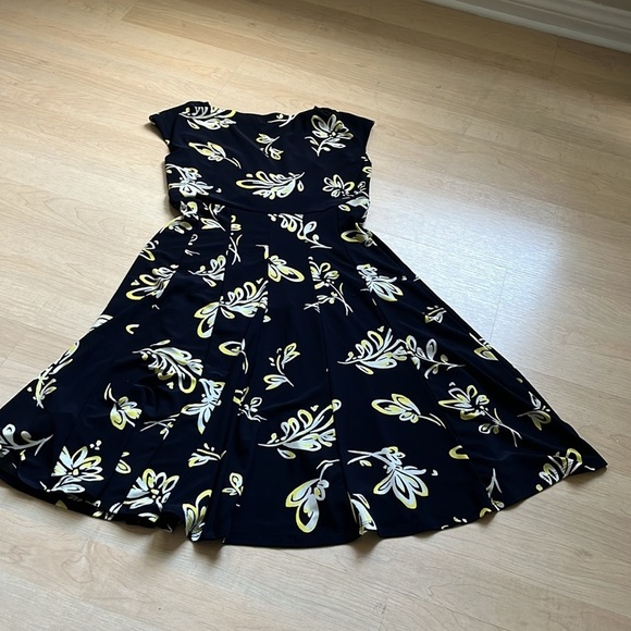 LAUREN Ralph Lauren Floral Print Fit & Flare Dress Navy Yellow Size 0 Petite - Picture 3 of 10